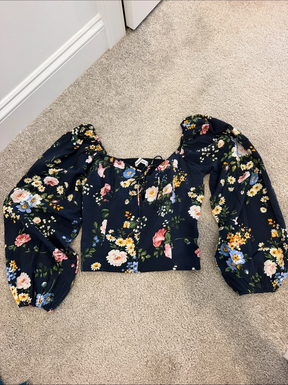 Abercrombie & Fitch Navy Floral Puff Sleeve Crop Top